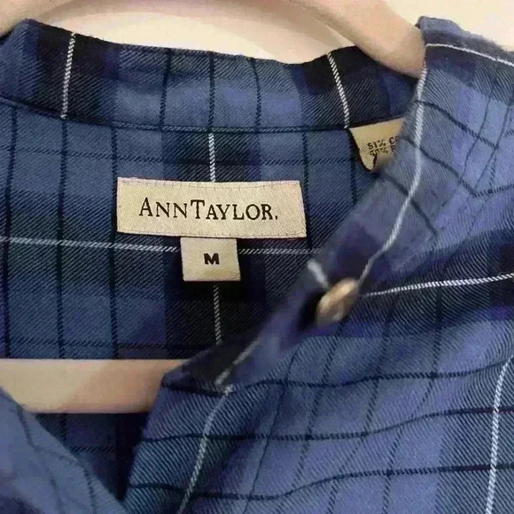 VINTAGE- Ann Taylor Blue and Black Striped Button Down Shirt- Size Medium - Picture 3 of 4